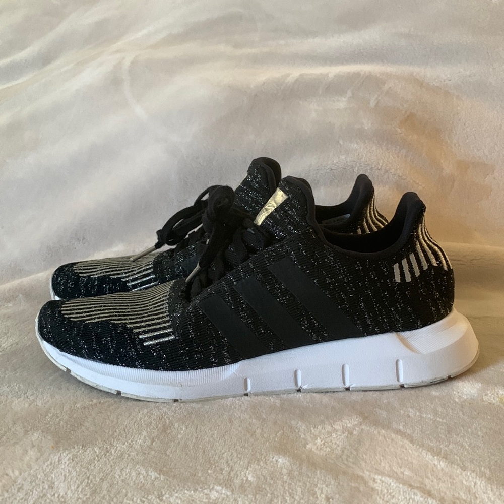 8.5 Addidas SWIFT RUN SHOES
